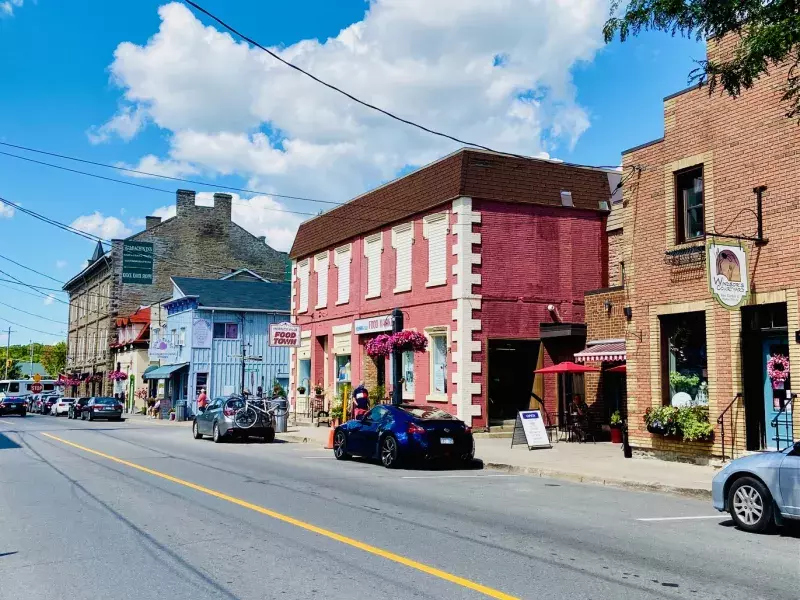 small towns near Ottawa