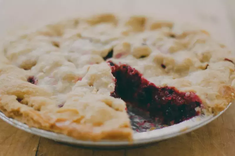 Saskatoon berry pie