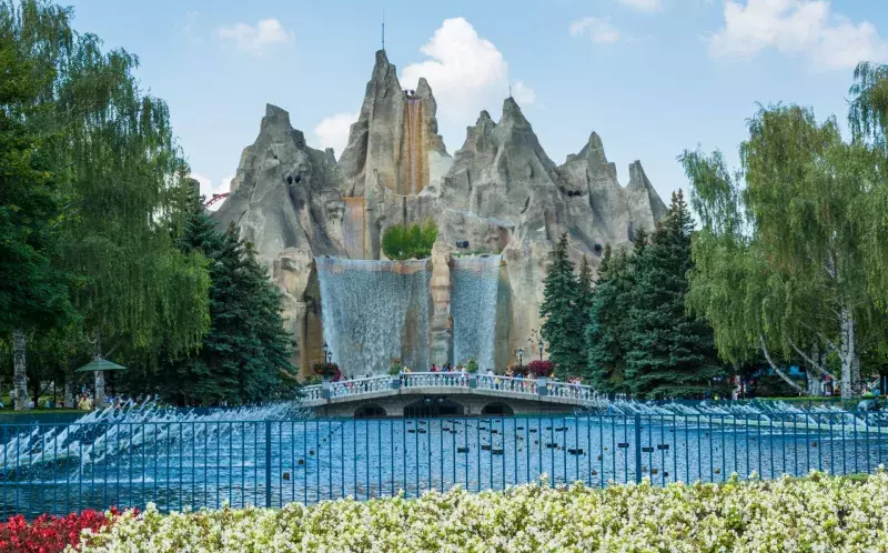 Beautiful entrance to Canada's Wonderland